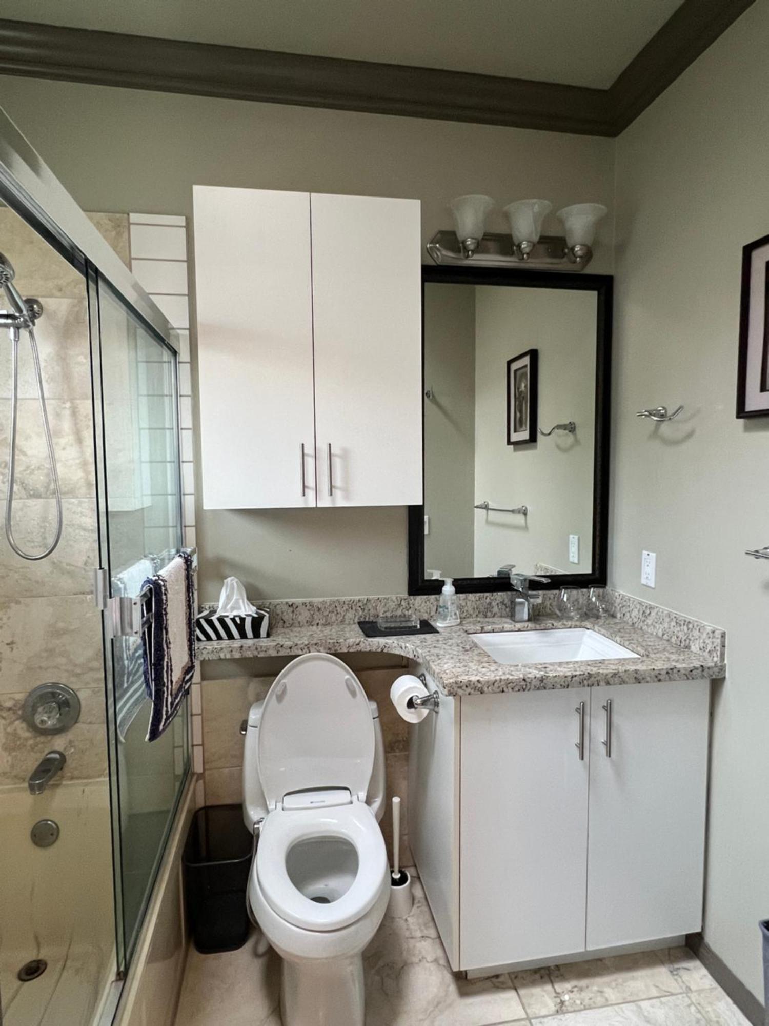 V.I.P. Club Apartment Surrey Bagian luar foto