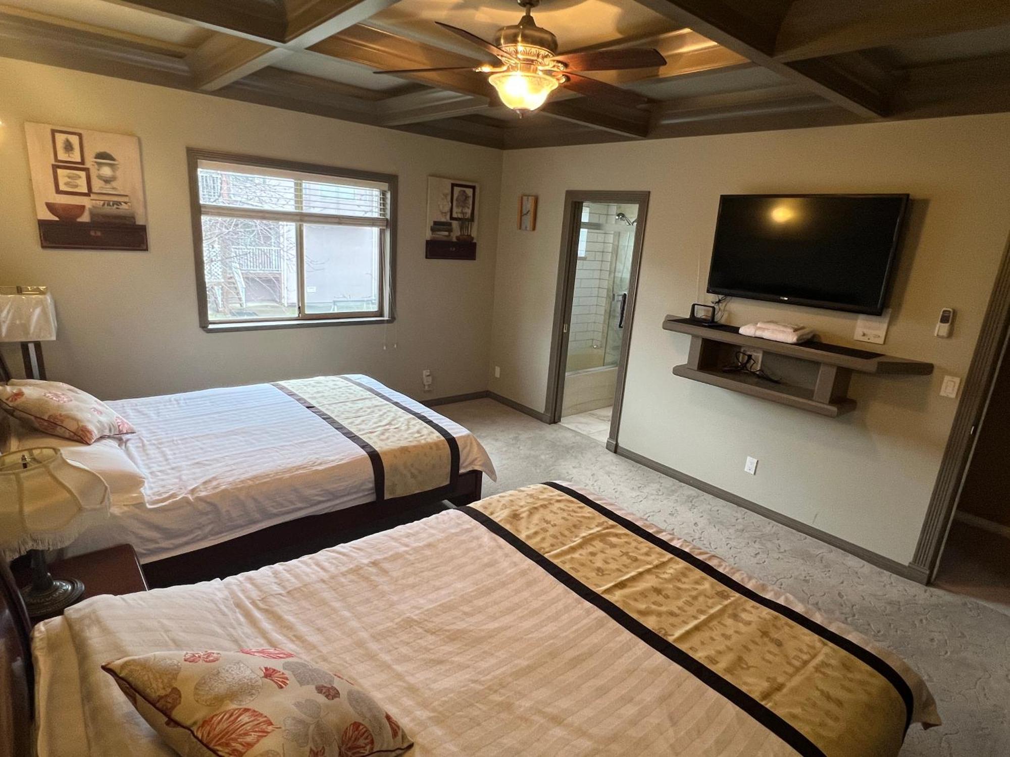 V.I.P. Club Apartment Surrey Bagian luar foto