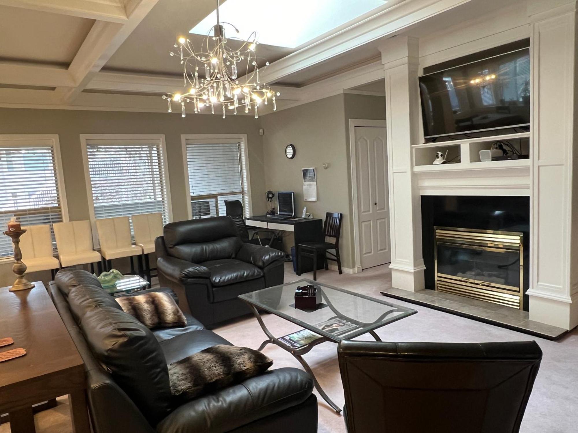 V.I.P. Club Apartment Surrey Bagian luar foto