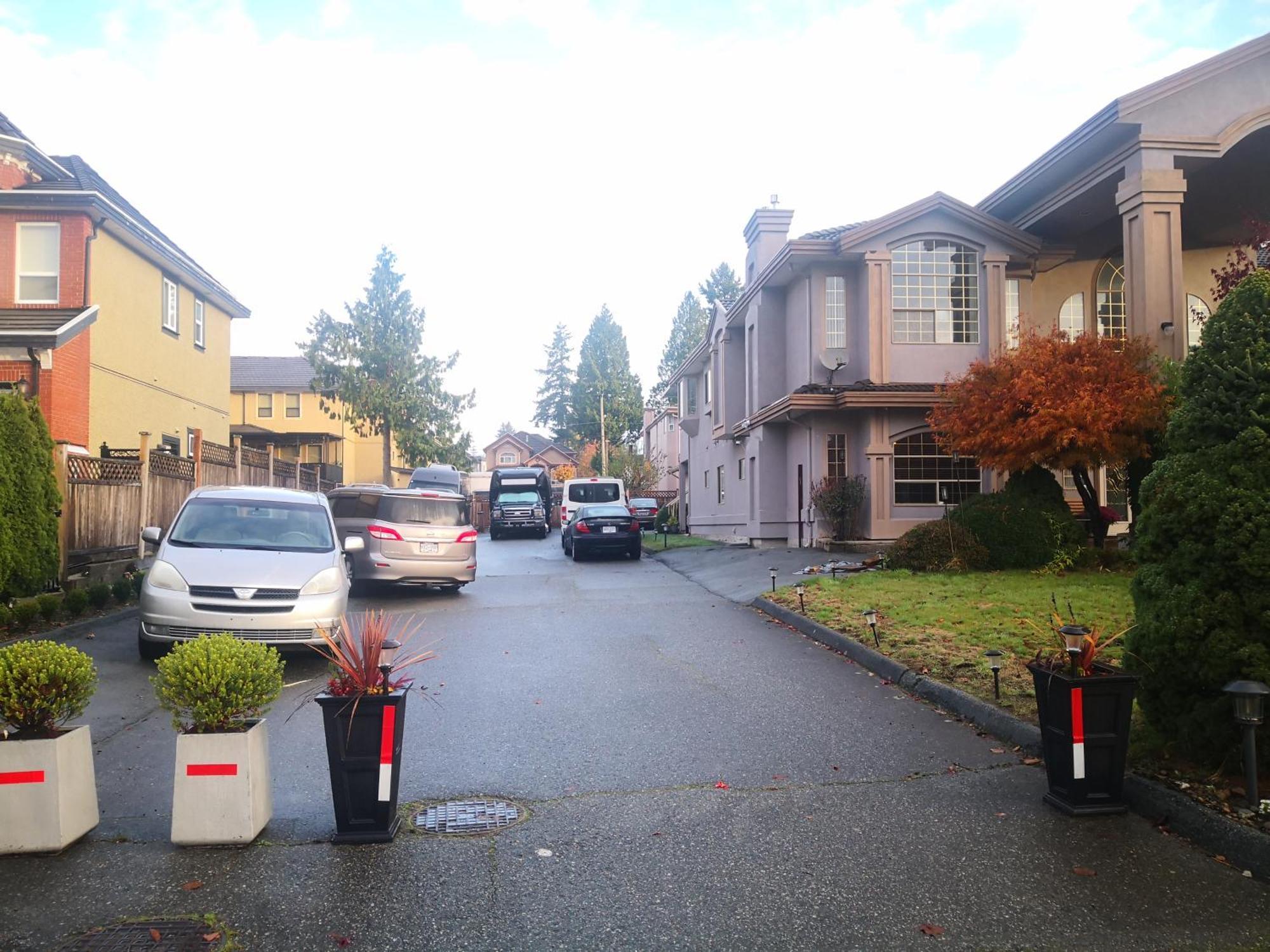 V.I.P. Club Apartment Surrey Bagian luar foto