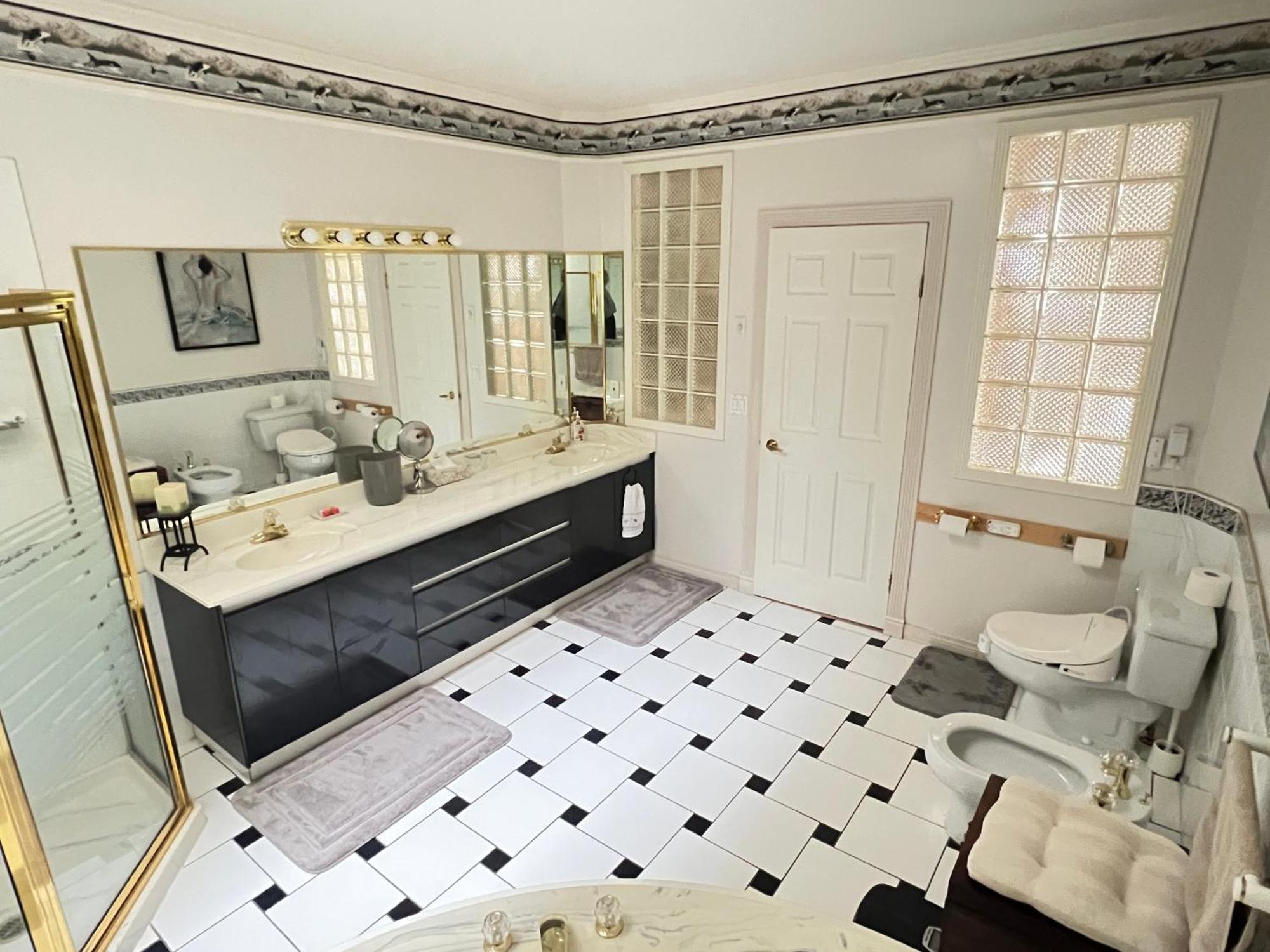 V.I.P. Club Apartment Surrey Bagian luar foto