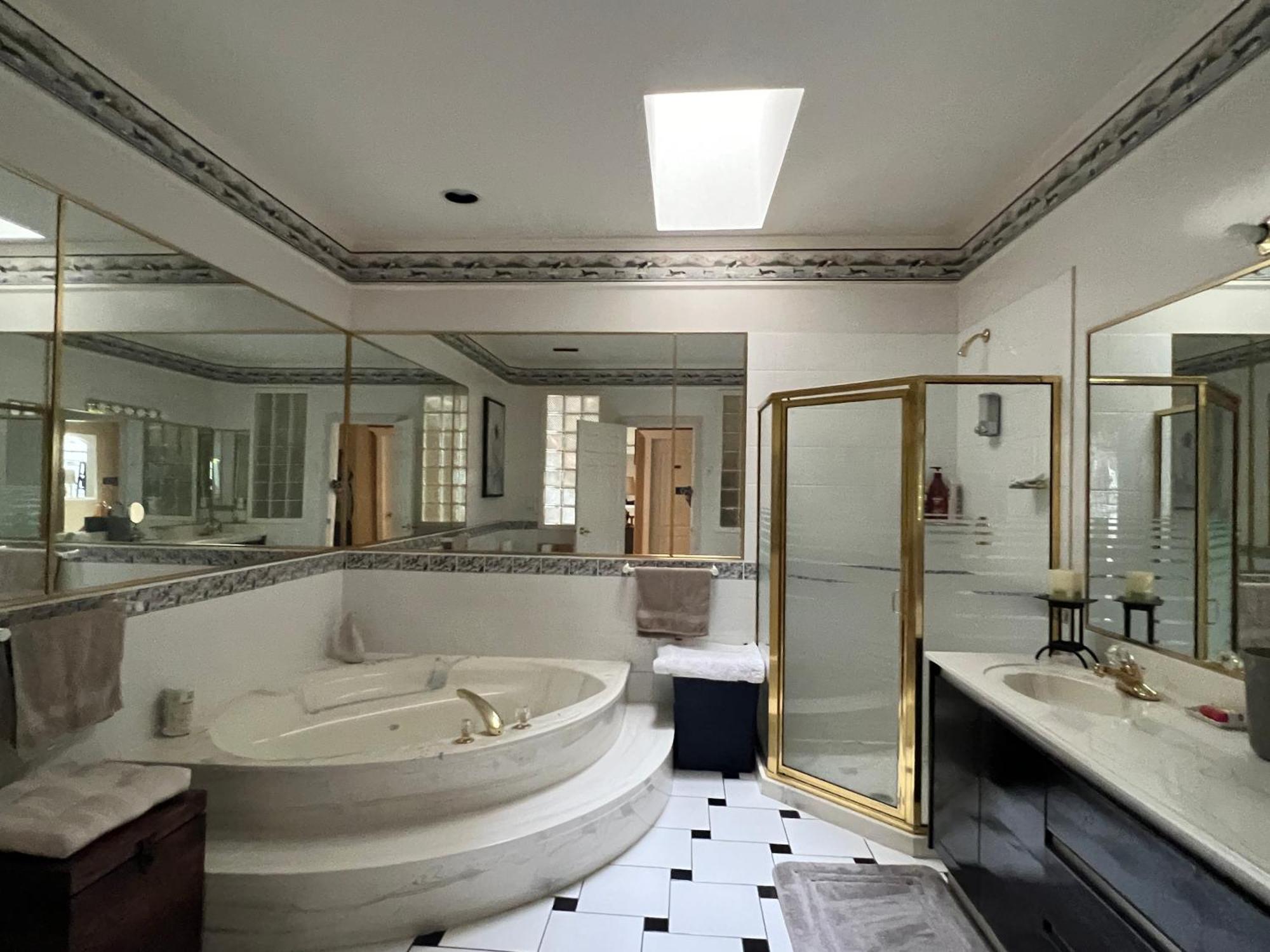 V.I.P. Club Apartment Surrey Bagian luar foto