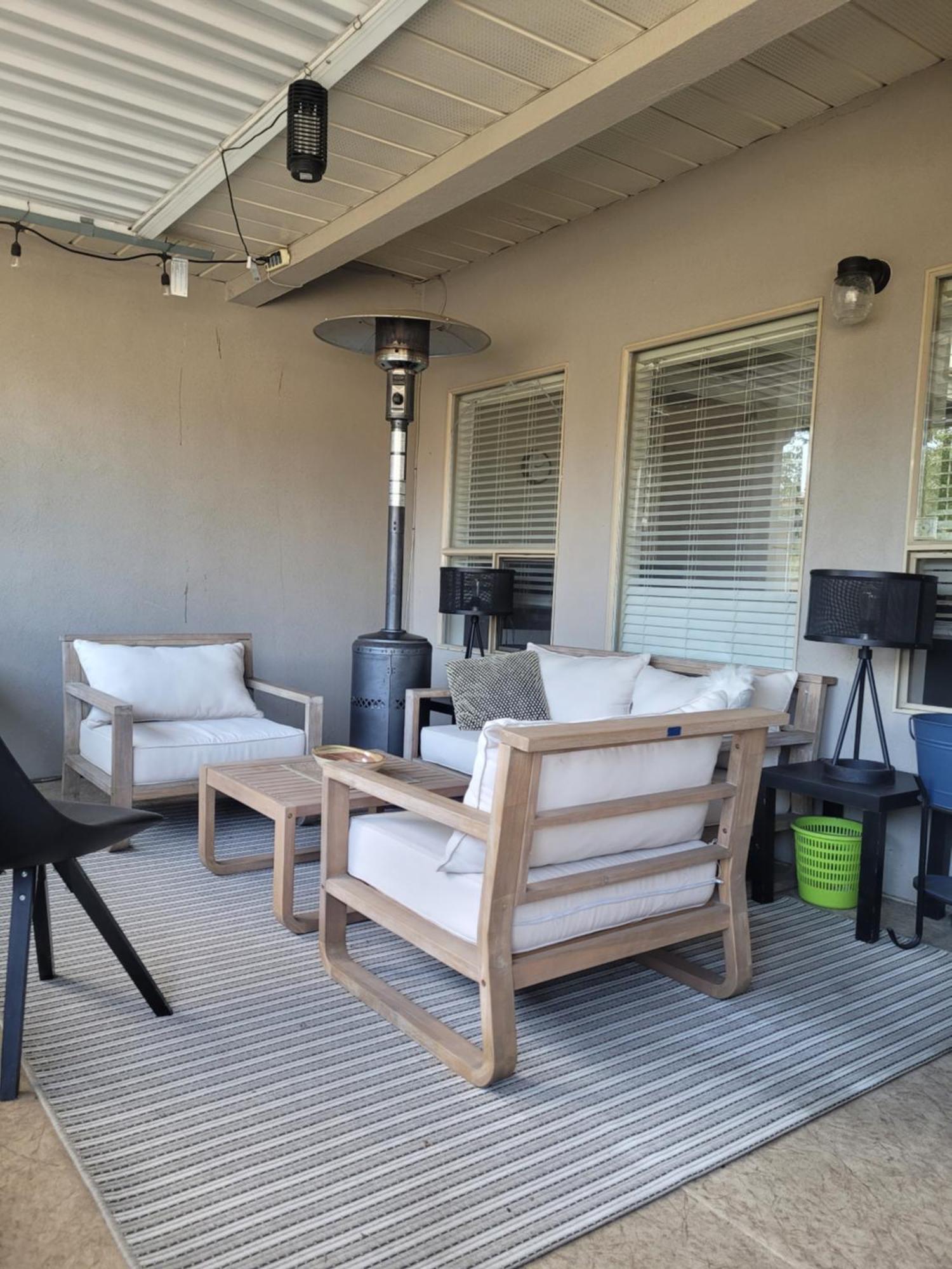 V.I.P. Club Apartment Surrey Bagian luar foto