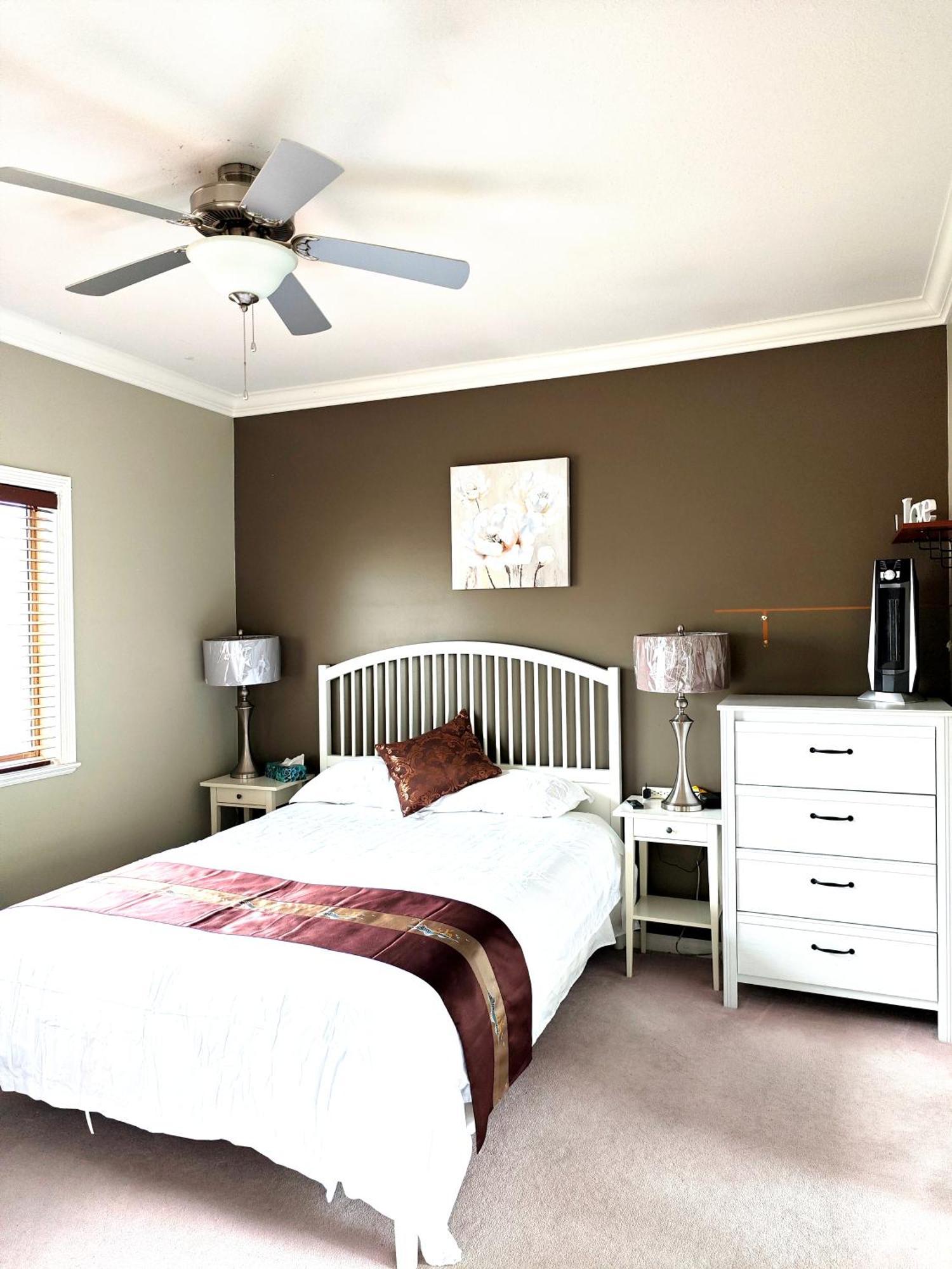 V.I.P. Club Apartment Surrey Bagian luar foto