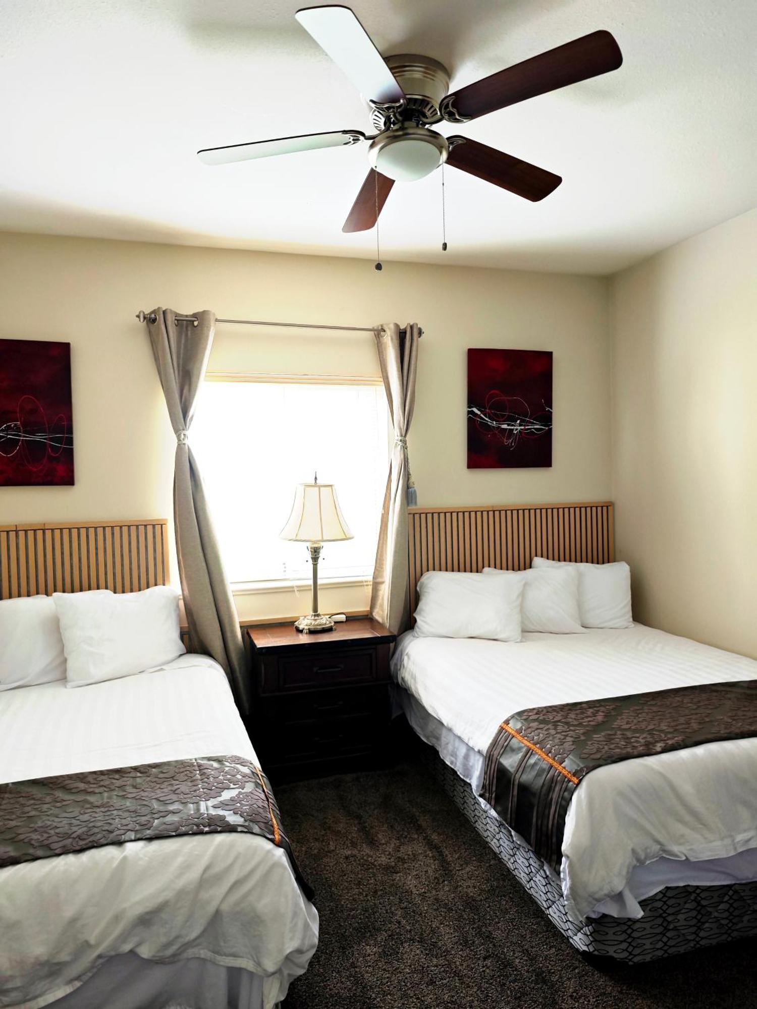 V.I.P. Club Apartment Surrey Bagian luar foto